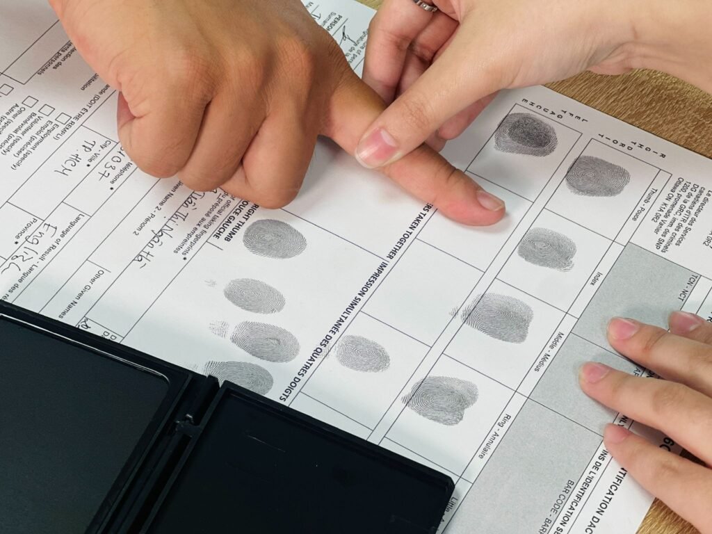 Bạn cần lấy dấu vân tay cho hồ sơ FBI Check thẻ xanh